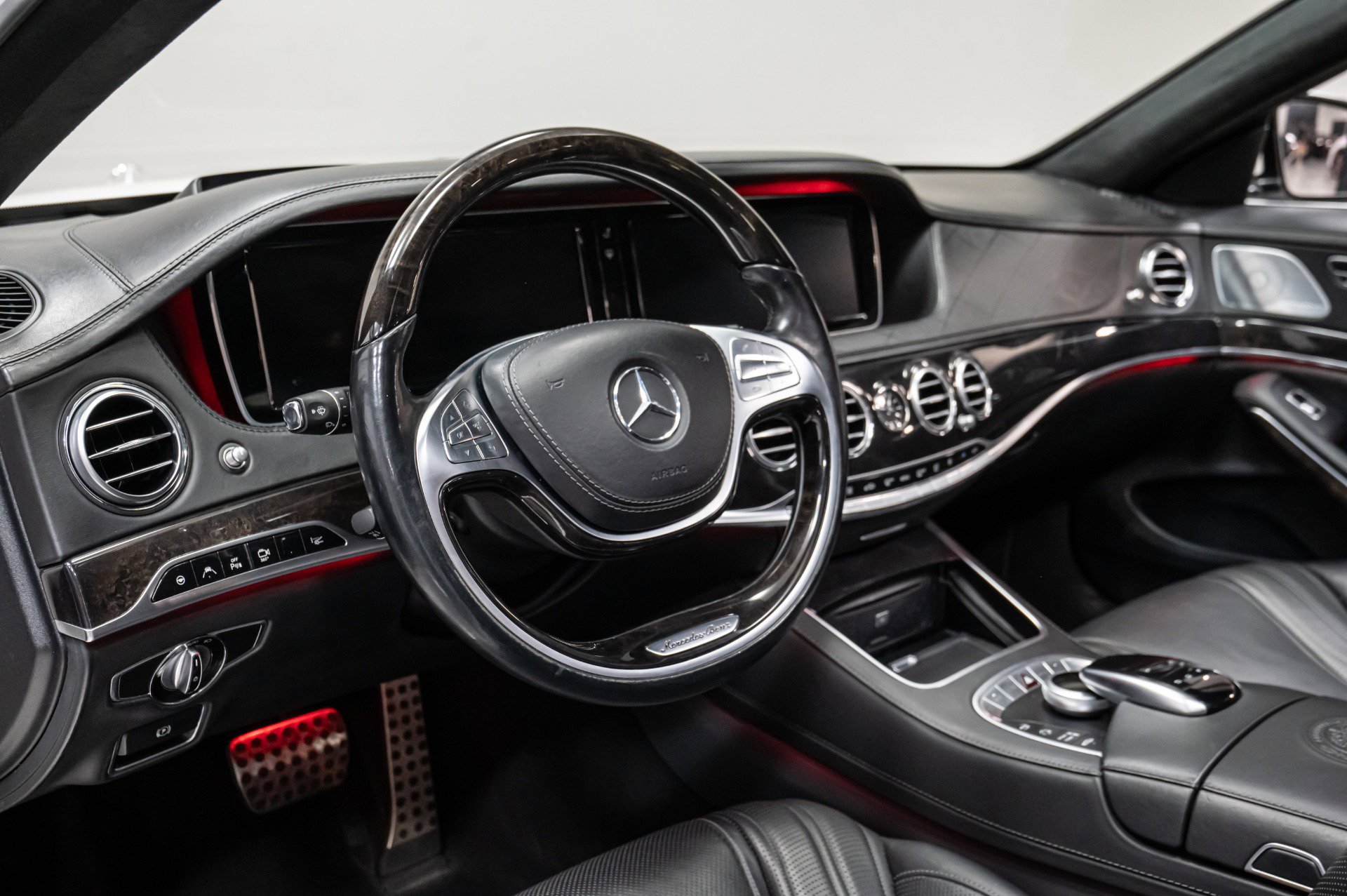 Used 2015 Mercedes-Benz S 63 AMG 4MATIC Sedan w/ Driver Assistance Package image 5