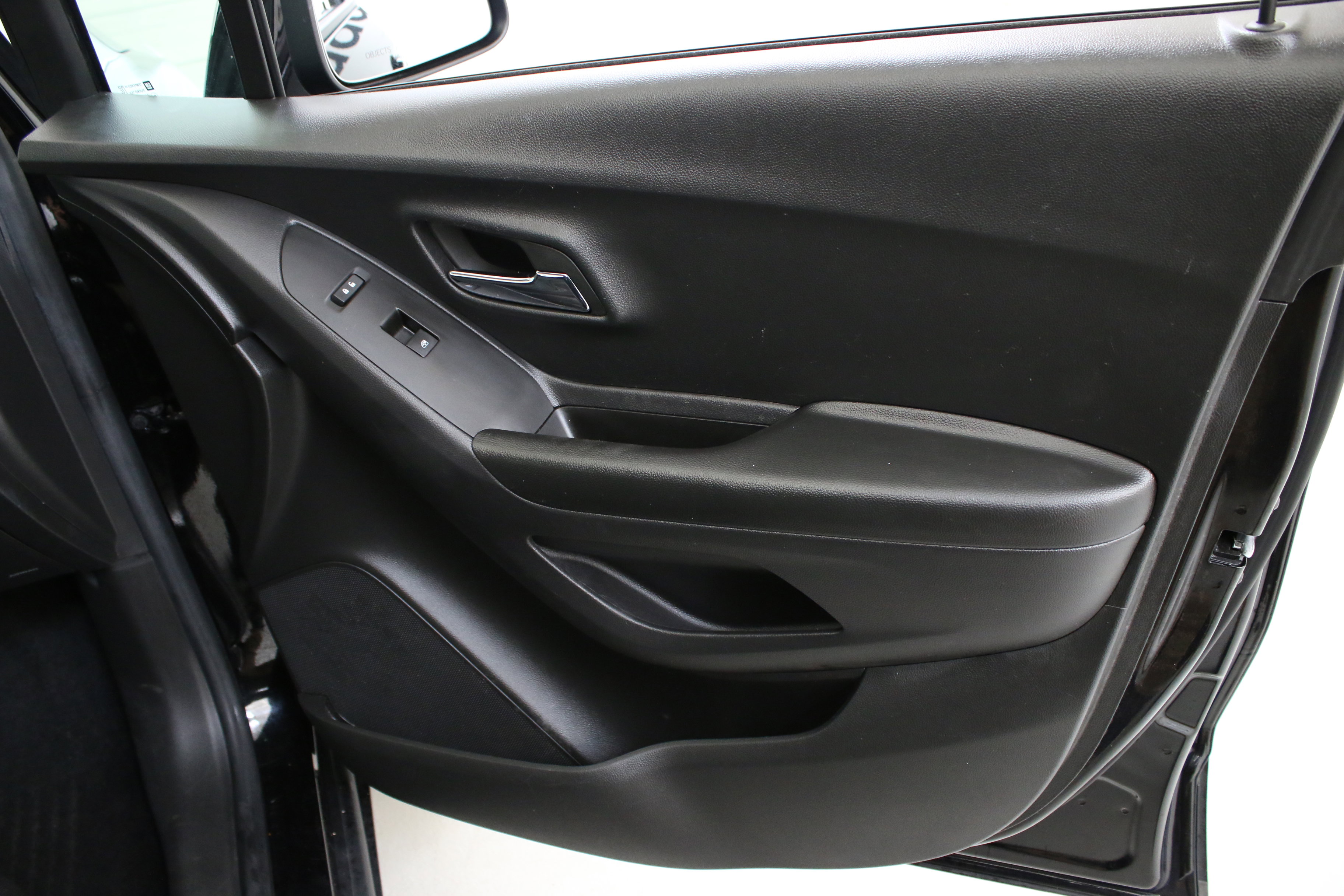 Used 2022 Chevrolet Trax LT w/ Midnight Edition image 32