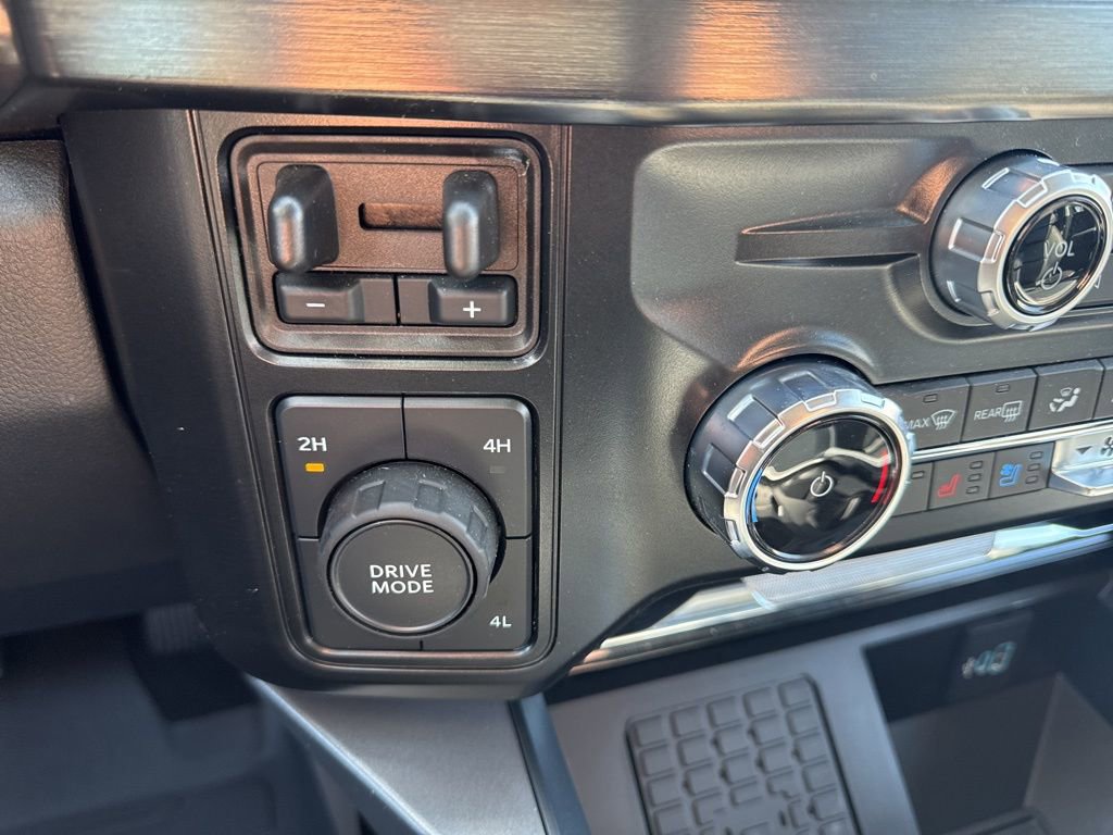 Used 2025 Ford F450 Lariat w/ Lariat Ultimate Package AWD/4WD image 28