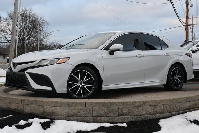 Used 2022 Toyota Camry SE w/ Cold Weather Package