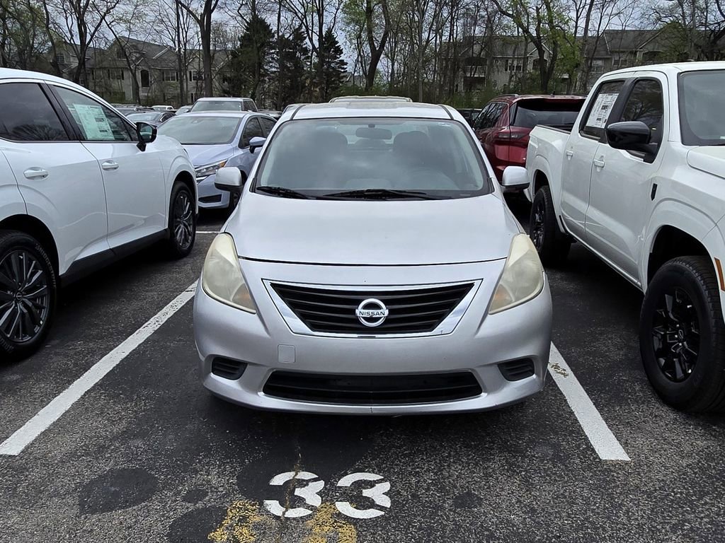 Used 2012 Nissan Versa SV FWD image 2