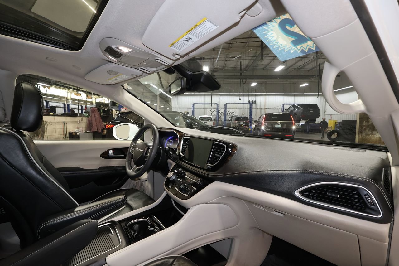 Used 2022 Chrysler Pacifica Limited image 27