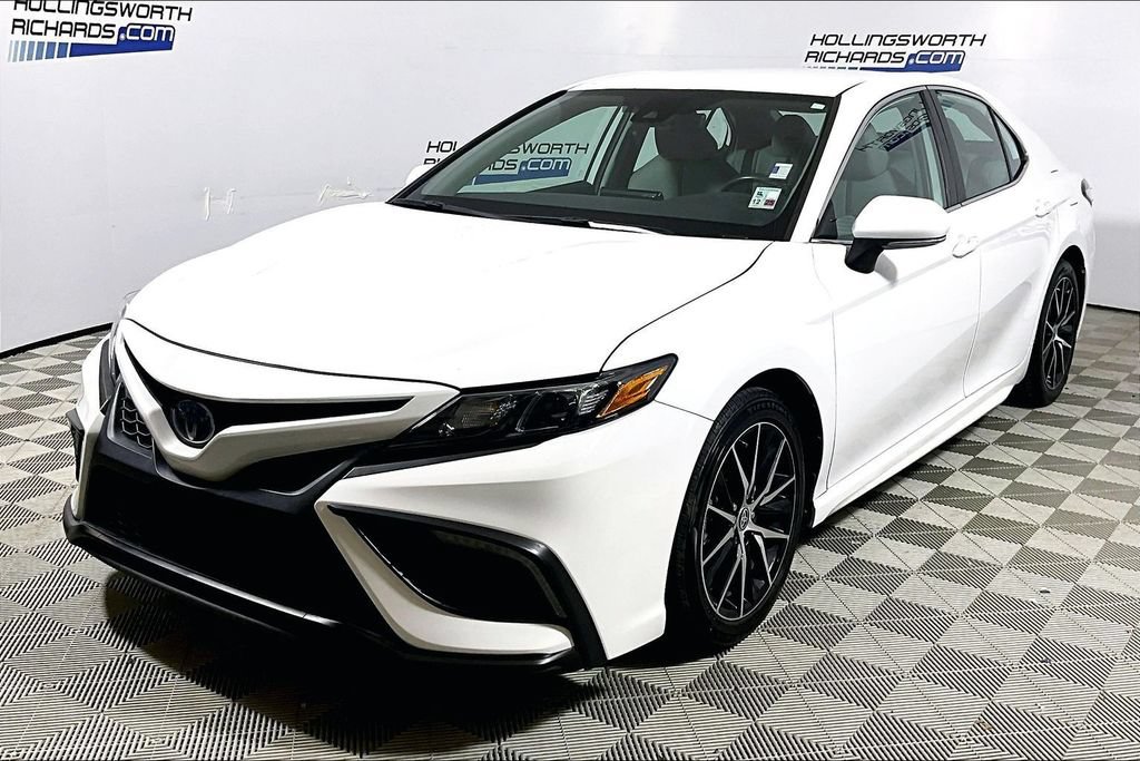 Used 2024 Toyota Camry SE FWD image 1