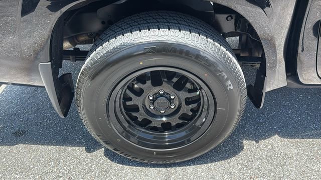 Used 2024 Nissan Frontier SV w/ SV Convenience Package RWD image 11