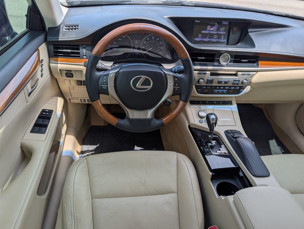 Used 2013 Lexus ES 300h w/ Luxury Pkg FWD image 3