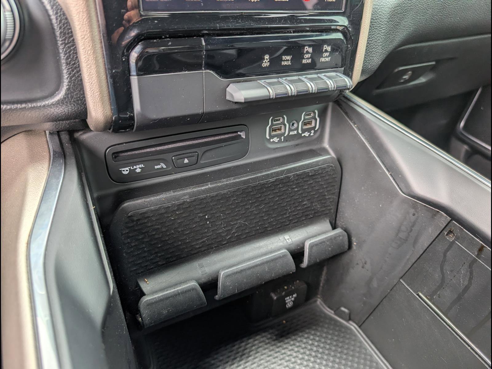 Used 2019 RAM 1500 Laramie w/ Sport Appearance Package image 17