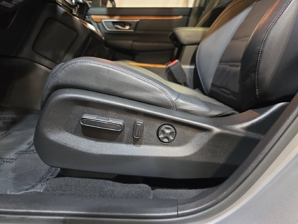 Used 2020 Honda CR-V Touring image 14