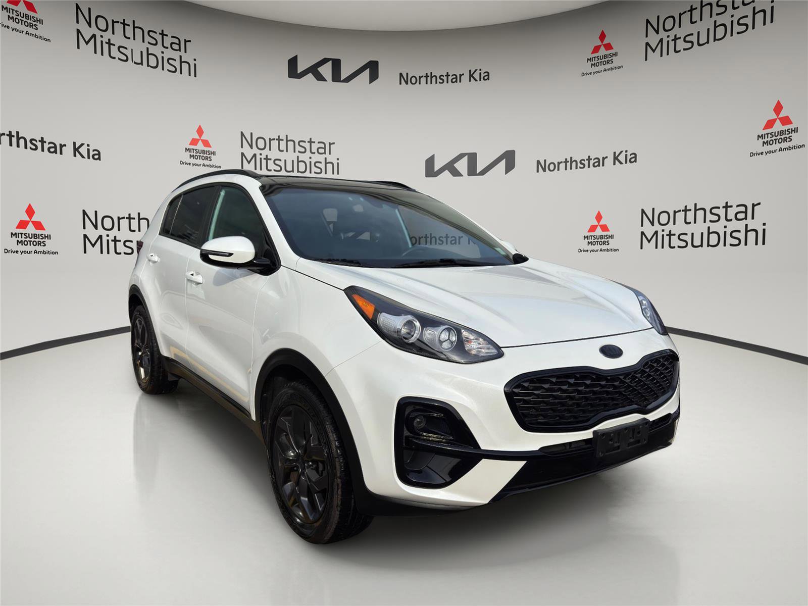 Used 2022 Kia Sportage Nightfall Edition image 5