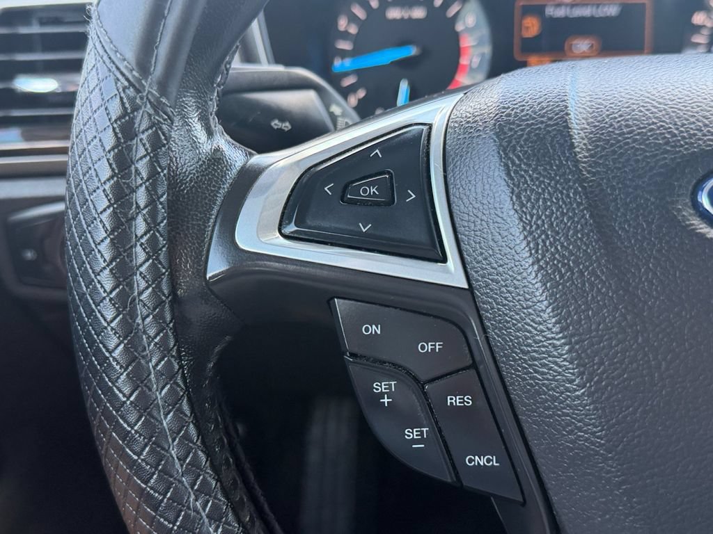 Used 2015 Ford Fusion SE w/ Equipment Group 202A FWD image 22