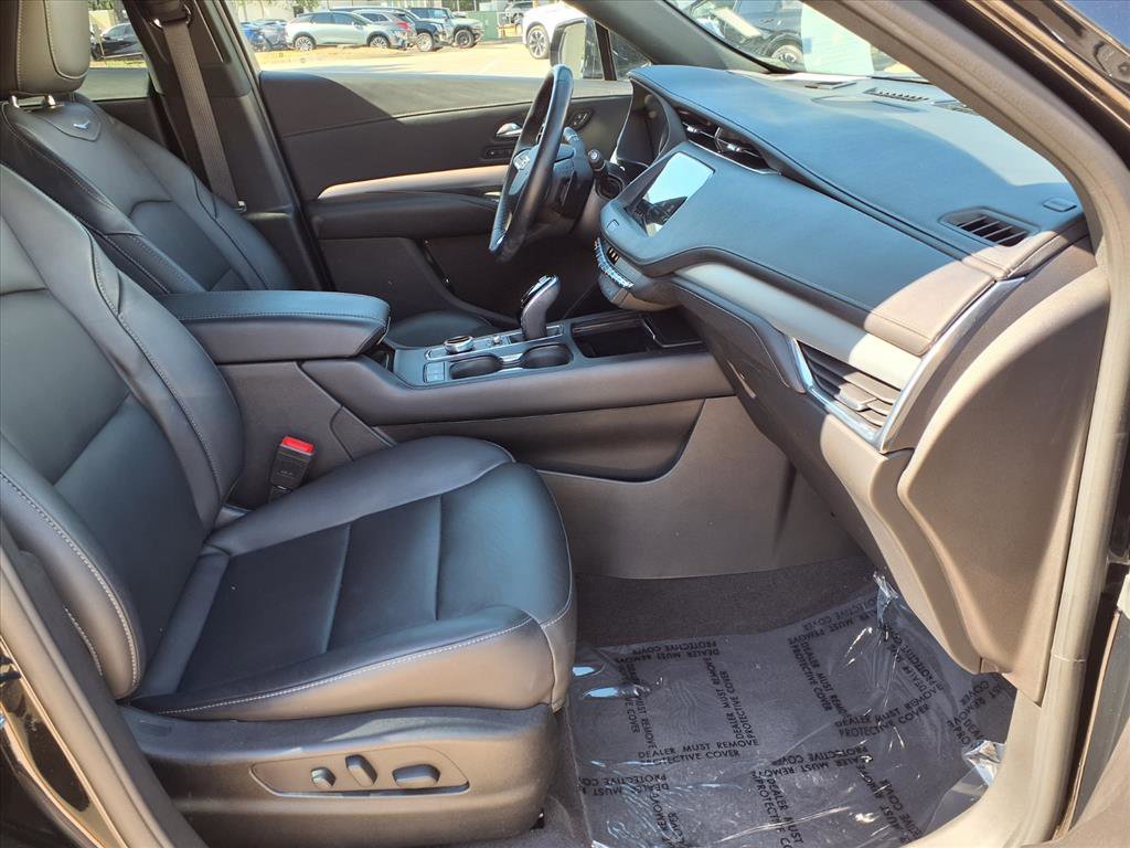 Certified 2023 Cadillac XT4 Premium Luxury w/ Cold Weather Package FWD image 9