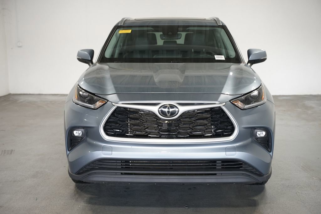 Used 2021 Toyota Highlander XLE image 2