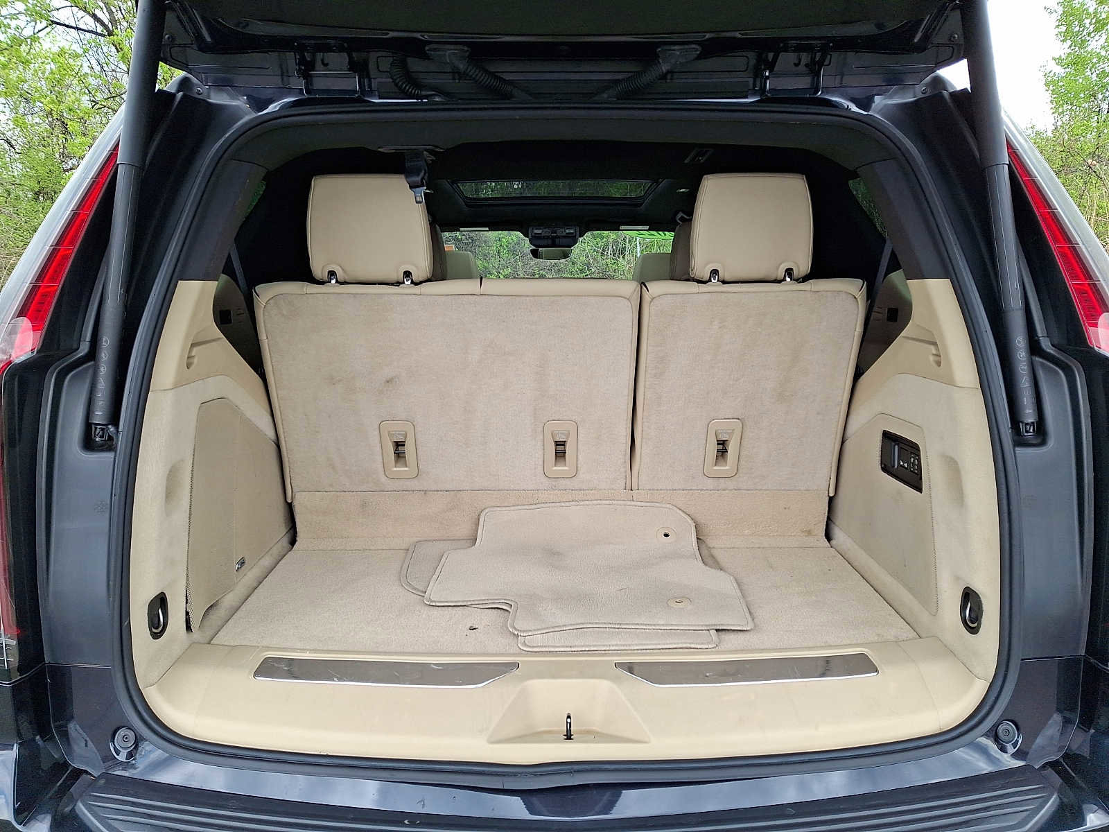 Used 2022 Cadillac Escalade Premium Luxury AWD/4WD image 29