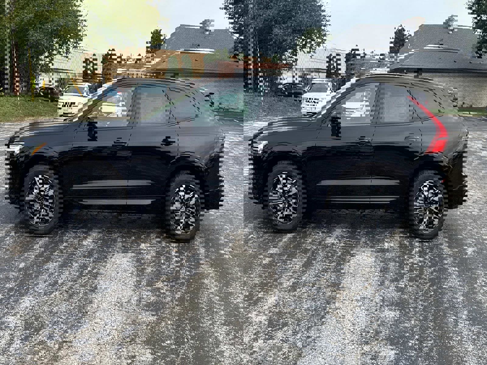 New 2026 Volvo XC60 B5 Plus w/ Climate Package image 8