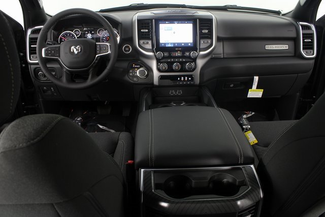 New 2025 RAM 1500 4x4 Crew Cab image 9