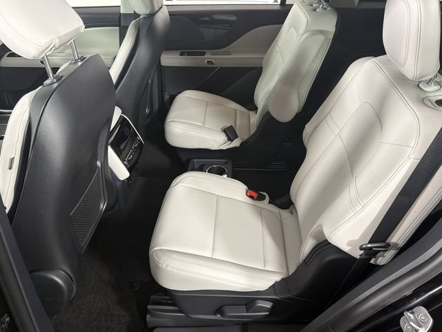 New 2026 Lincoln Aviator 2WD w/ Jet Appearance Package image 11
