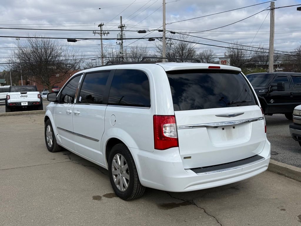 Used 2015 Chrysler Town & Country Touring image 8
