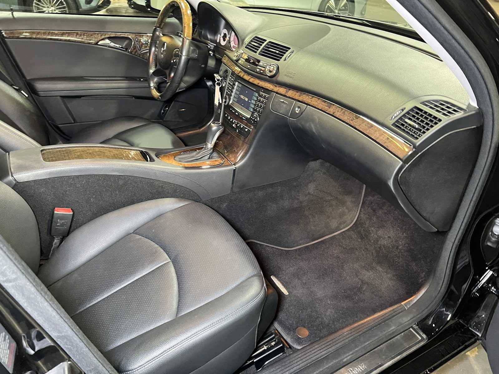Used 2008 Mercedes-Benz E 350 4MATIC Sedan image 11
