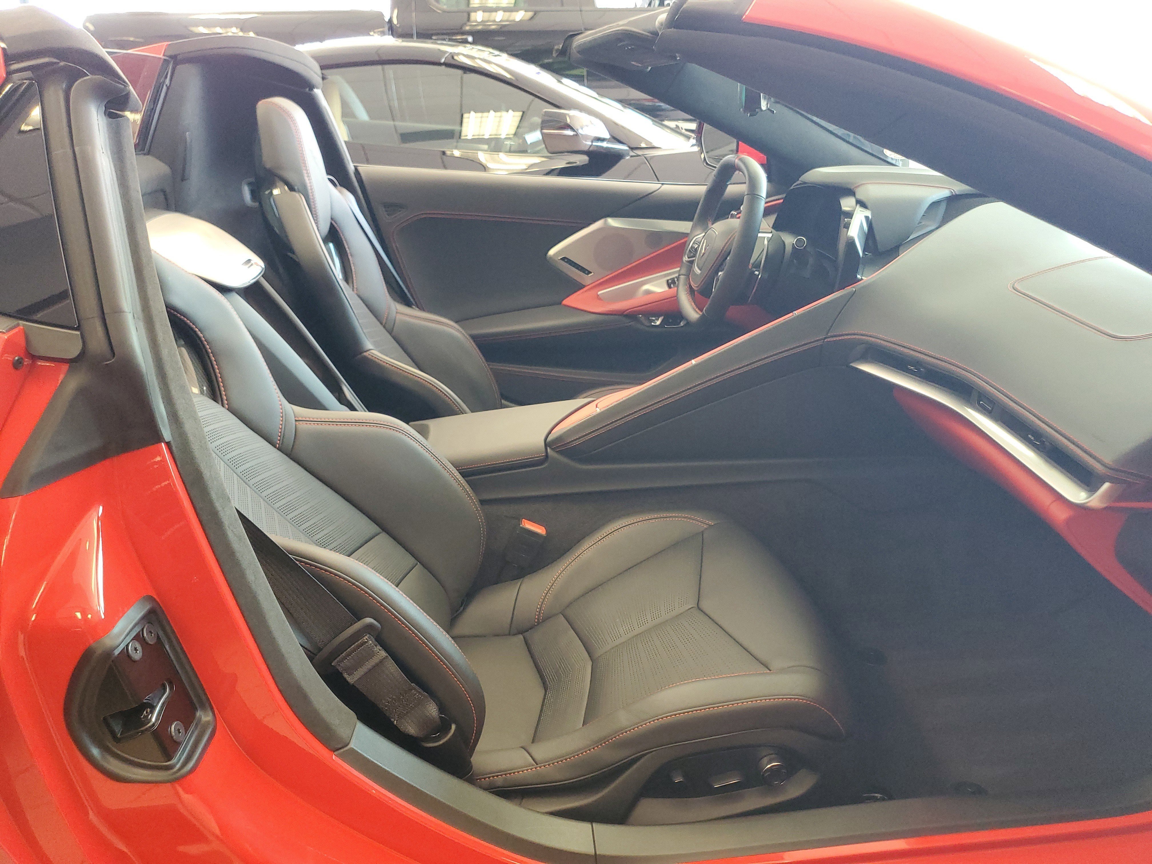 Used 2022 Chevrolet Corvette Stingray Premium Conv w/ Z51 Performance Package image 9