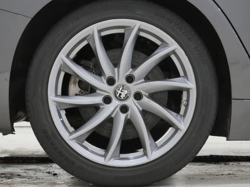 Used 2023 Alfa Romeo Giulia Sprint image 9