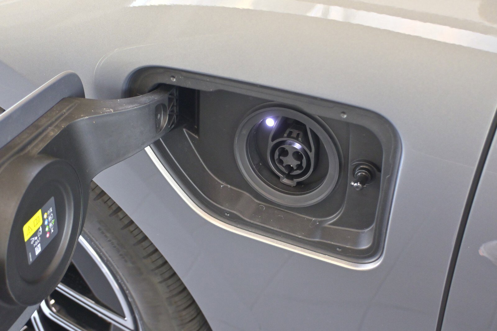 New 2026 BMW 750e xDrive w/ Executive Package image 9