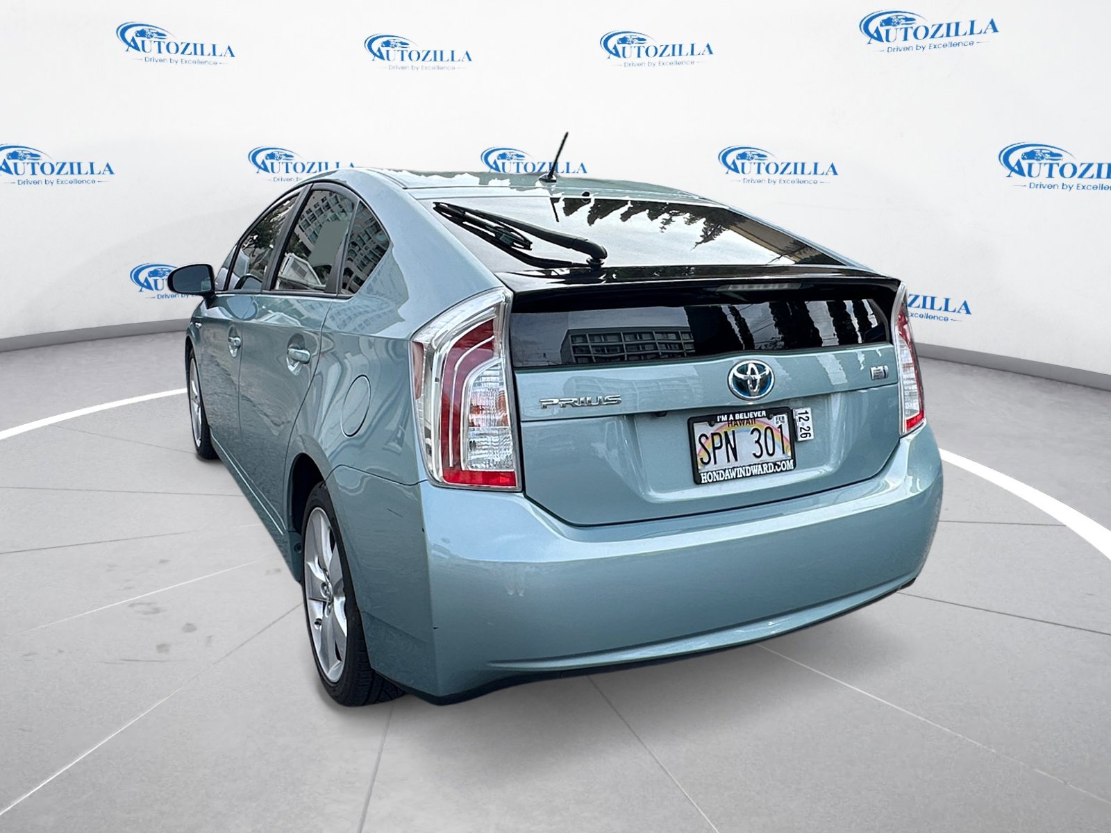 Used 2015 Toyota Prius FWD image 3