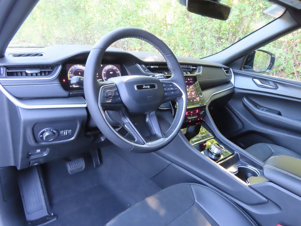 New 2025 Jeep Grand Cherokee L Altitude image 18