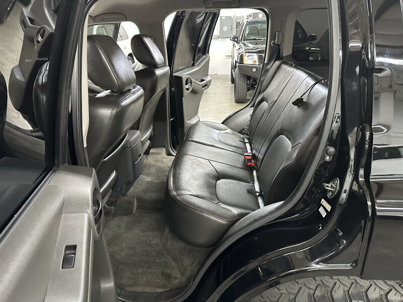 Used 2011 Nissan Xterra PRO-4X w/ Pro-4x Leather Pkg AWD/4WD image 15