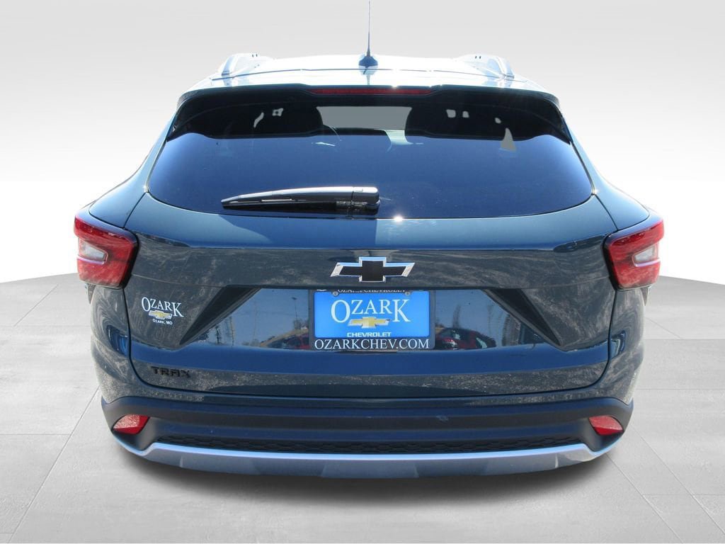 New 2026 Chevrolet Trax LT w/ LPO, Blackout Package FWD image 4