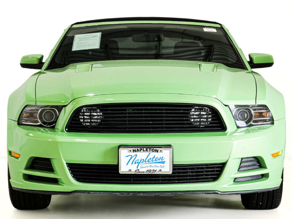 Used 2013 Ford Mustang GT Premium w/ Electronics Pkg RWD image 2