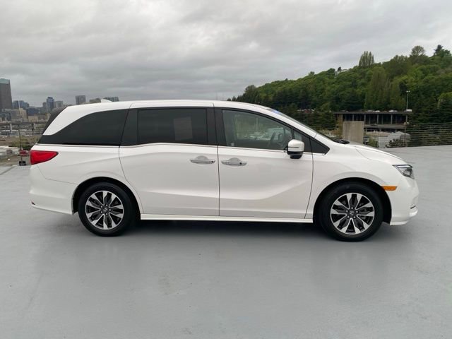 Certified 2023 Honda Odyssey Touring image 3