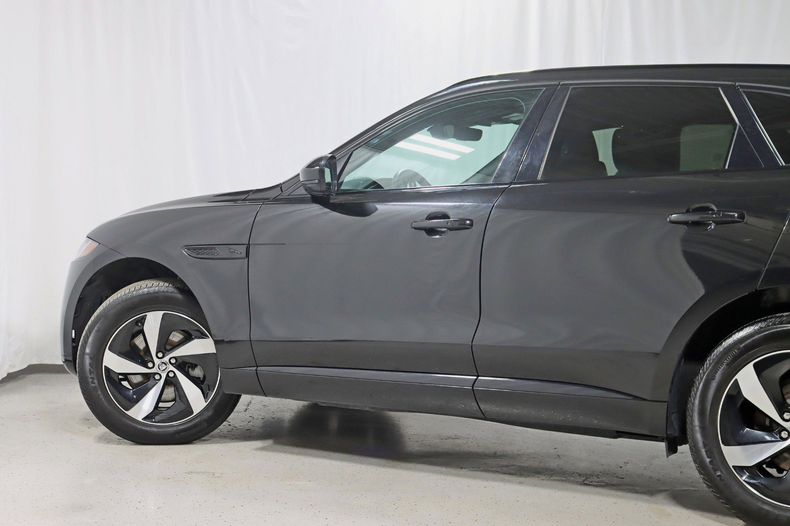 Used 2024 Jaguar F-PACE R-Dynamic S image 11