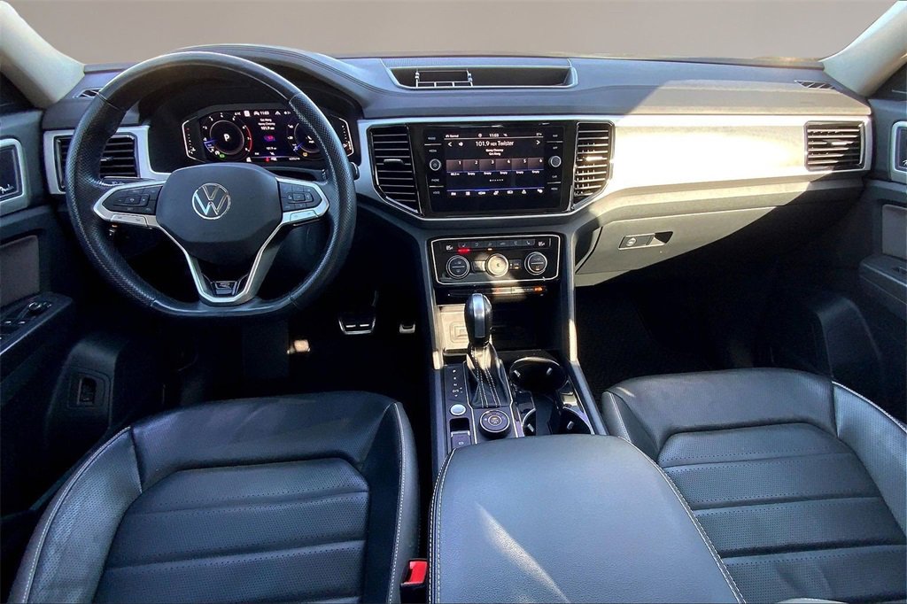 Used 2022 Volkswagen Atlas SEL Premium image 16