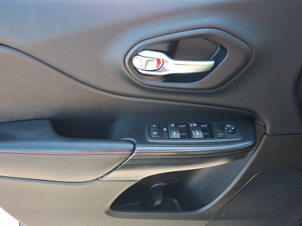 Used 2014 Jeep Cherokee Trailhawk image 23