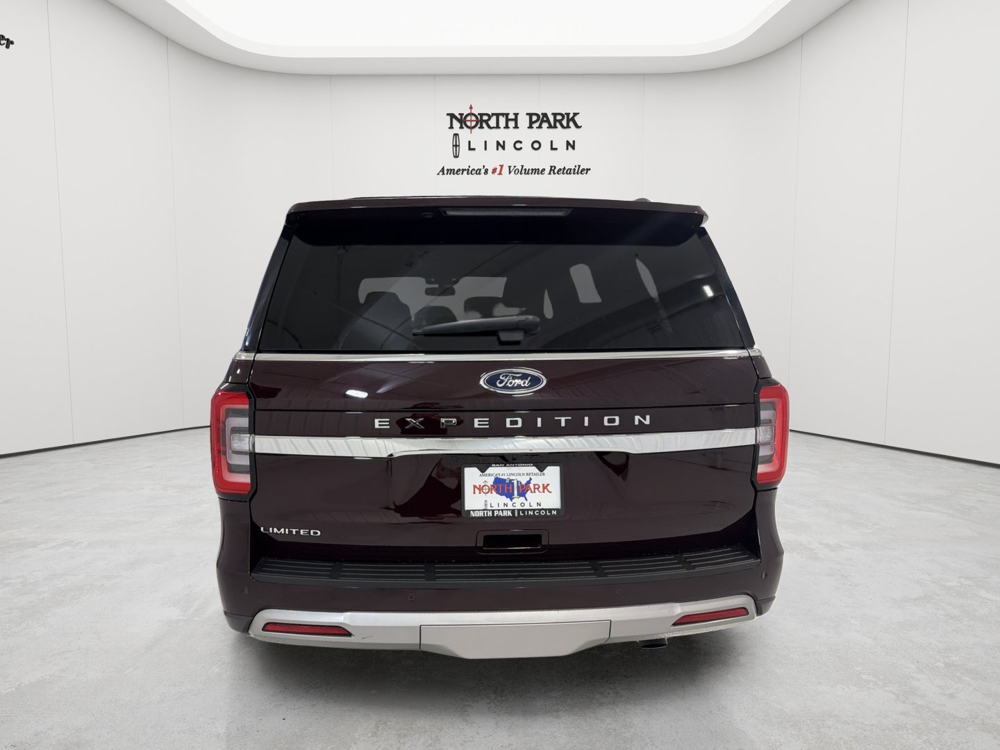 Used 2024 Ford Expedition Limited AWD/4WD image 4