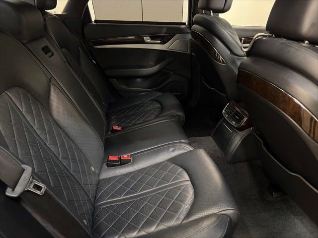 Used 2015 Audi A8 4.0T w/ Luxury Package image 33