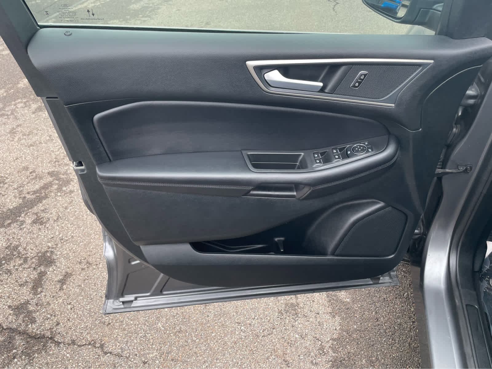 Used 2023 Ford Edge SEL image 11