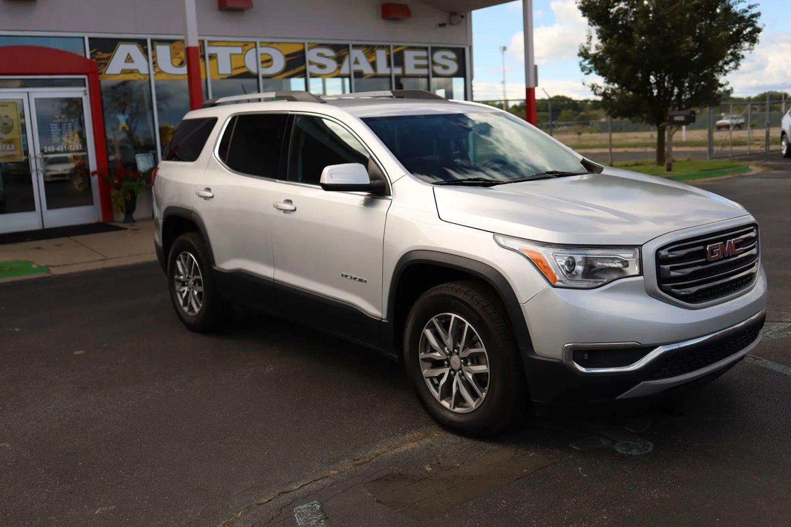Used 2018 GMC Acadia SLE image 3