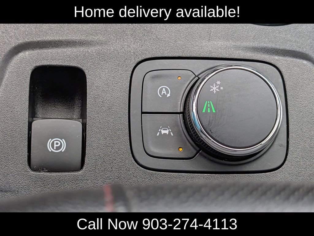 Used 2023 Chevrolet Traverse RS FWD image 18