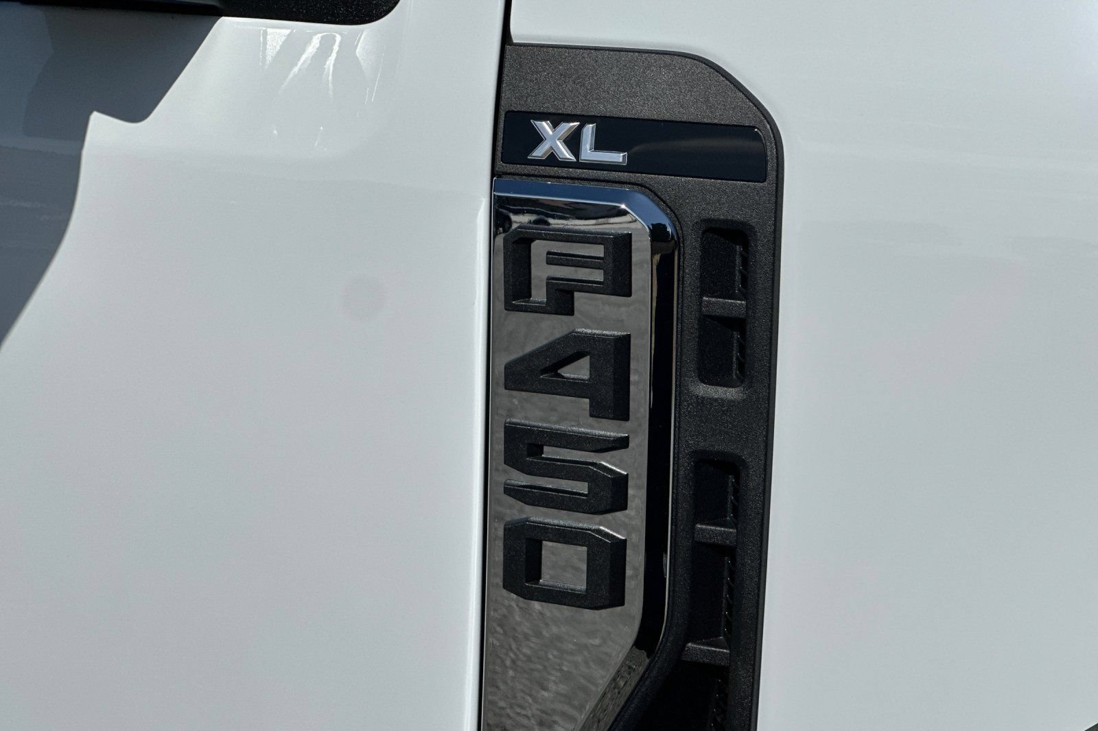 New 2026 Ford F450 XL w/ XL Chrome Package RWD image 23