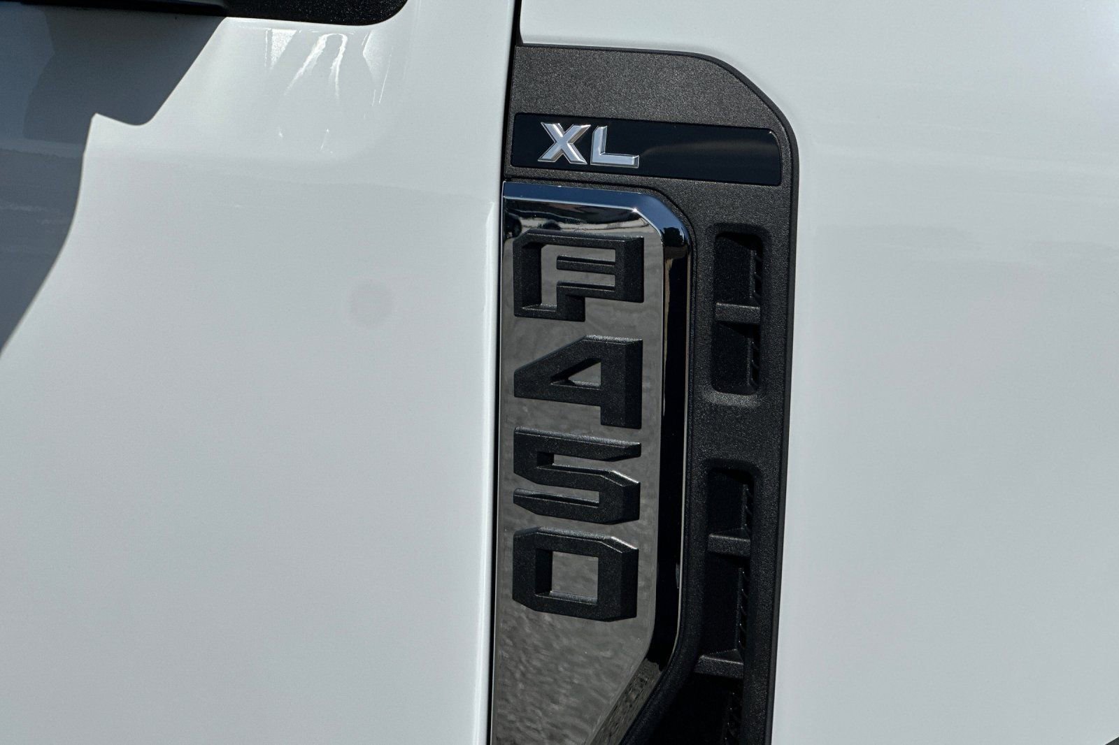 New 2026 Ford F450 2WD SuperCab Super Duty image 23