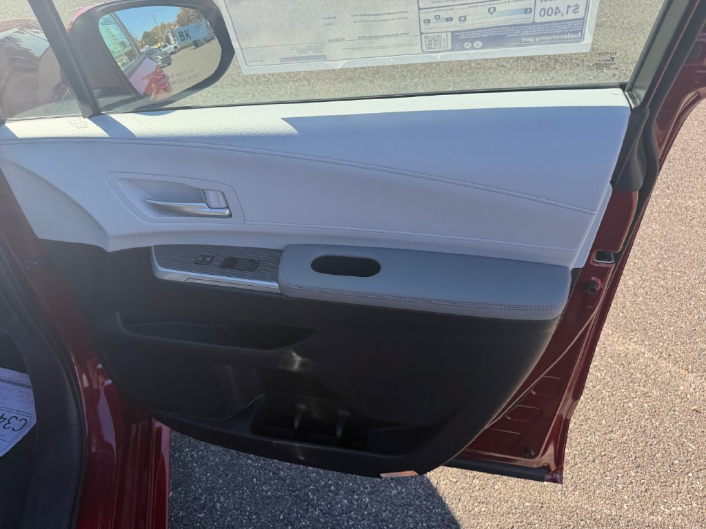 New 2026 Toyota Sienna XLE AWD/4WD image 17