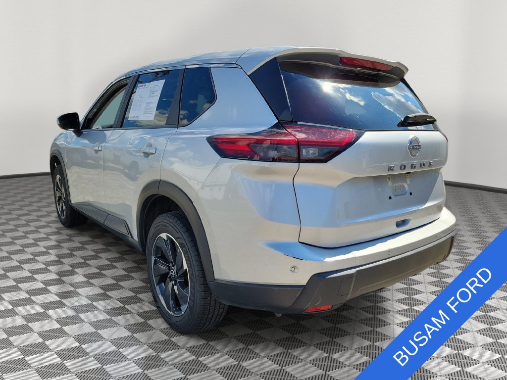 Used 2025 Nissan Rogue SV FWD image 3