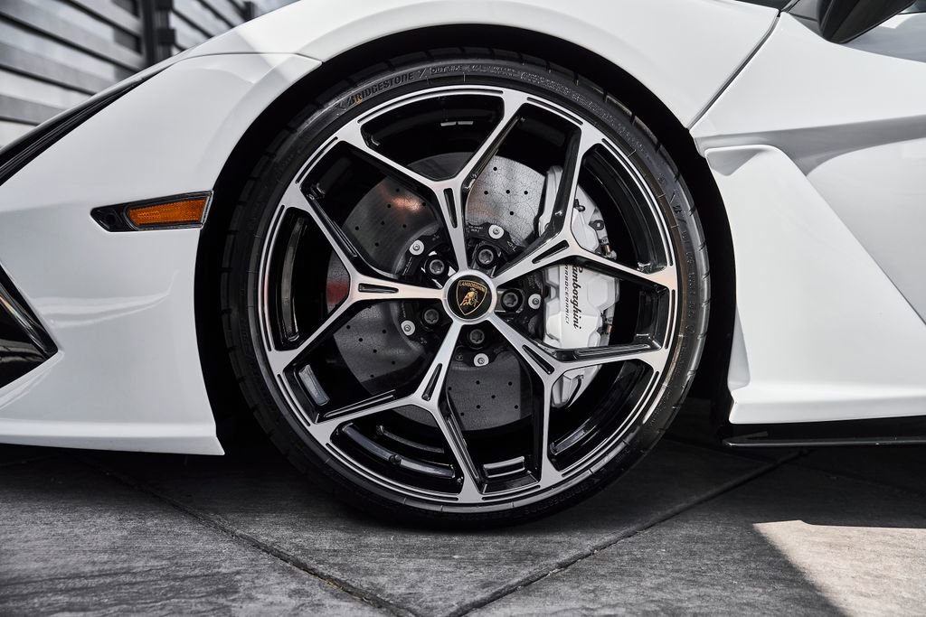 Used 2026 Lamborghini Revuelto AWD/4WD image 3