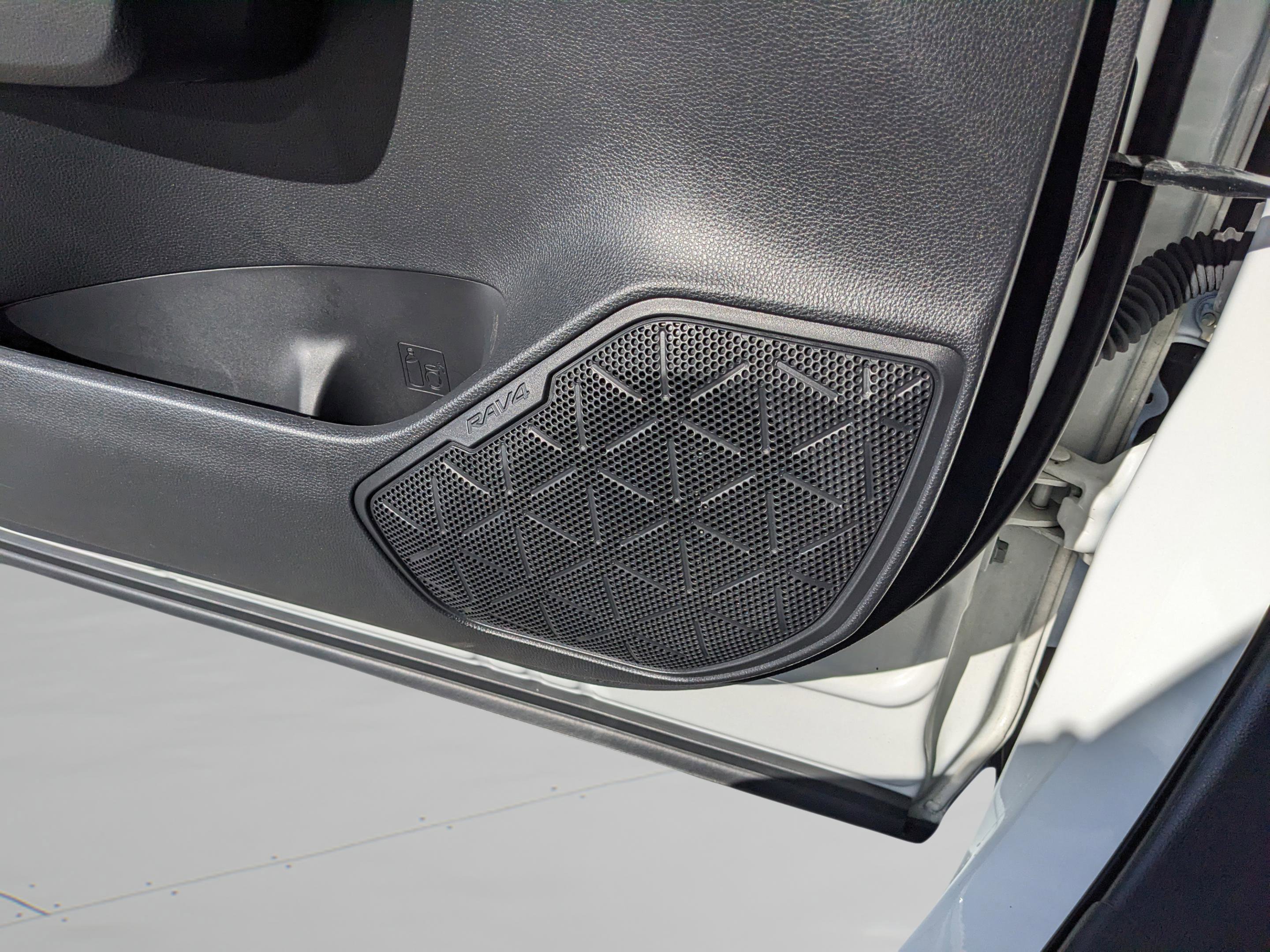 Used 2022 Toyota RAV4 XLE image 33