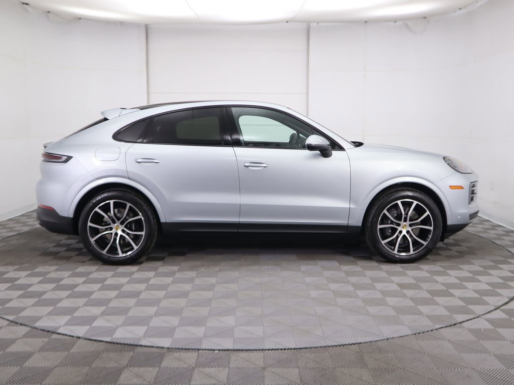 Used 2024 Porsche Cayenne Coupe AWD/4WD image 4