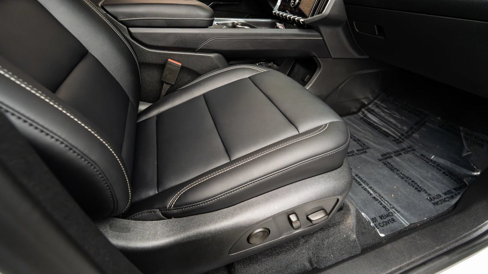Used 2026 GMC Acadia Elevation w/ Elevation Premium Package FWD image 13