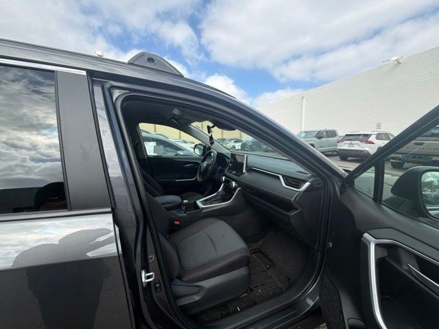 Used 2025 Toyota RAV4 XLE FWD image 15