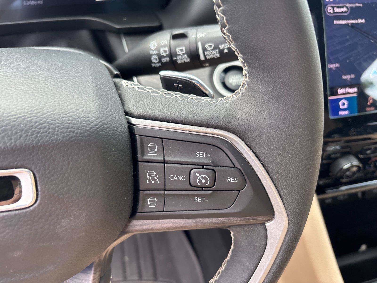 Used 2023 Jeep Grand Cherokee Limited AWD/4WD image 19