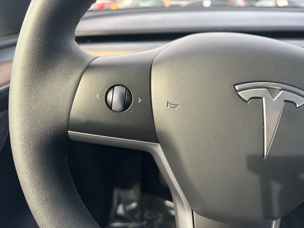 Used 2023 Tesla Model Y 2WD image 15
