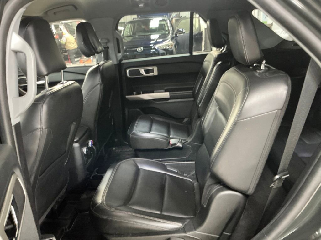 Used 2022 Ford Explorer XLT w/ Equipment Group 202A image 24